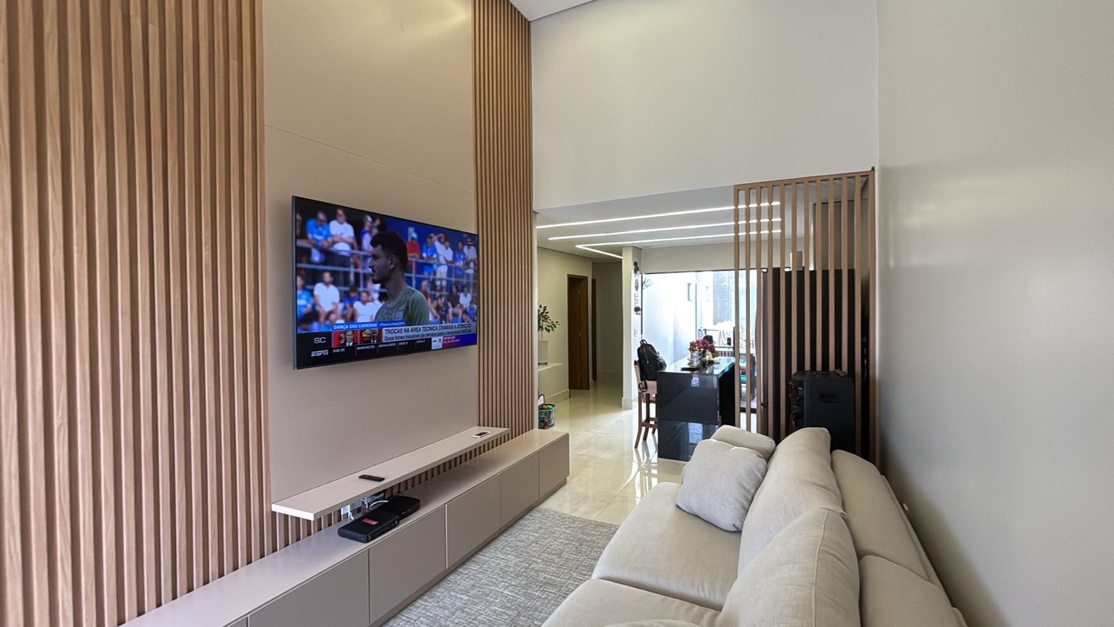 Sala com Painel Ripado